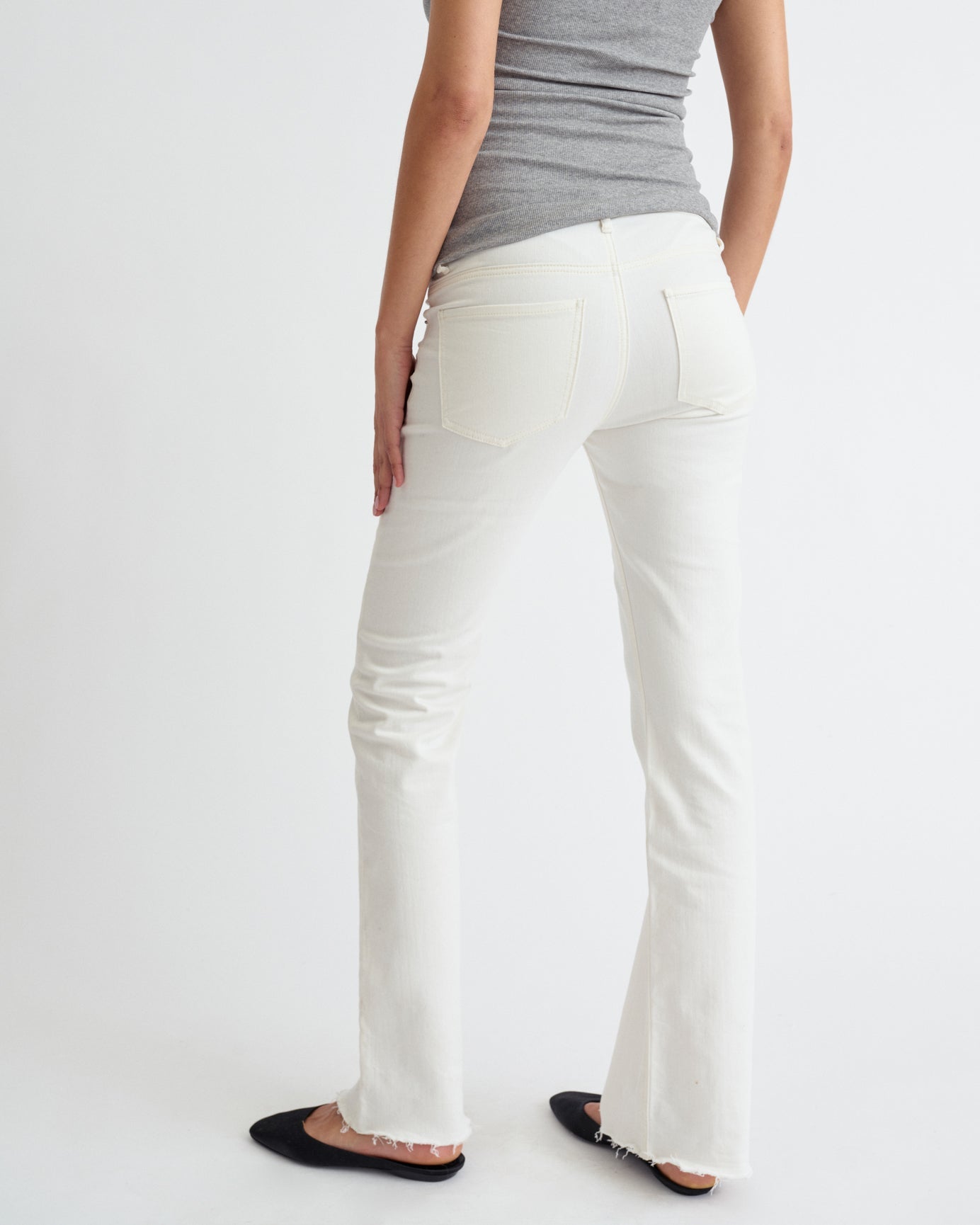02 Flare Raw Hem - White - Ilouity